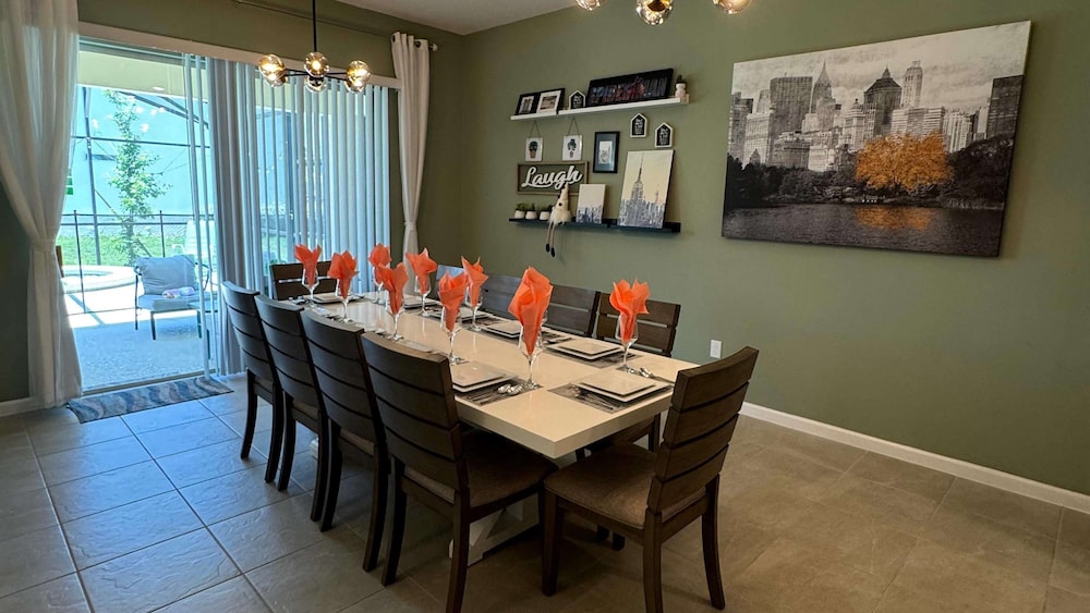 Family Friendly 12bd w Jacuzzi Veranda Palms 4401