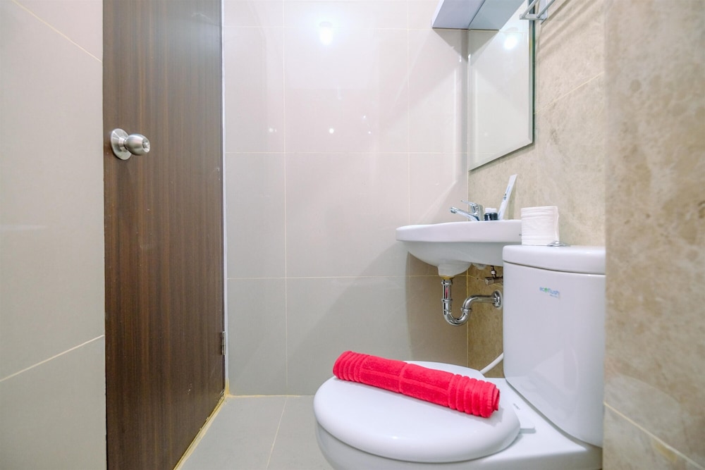 Homey And Best Choice Studio Apartment Transpark Cibubur
