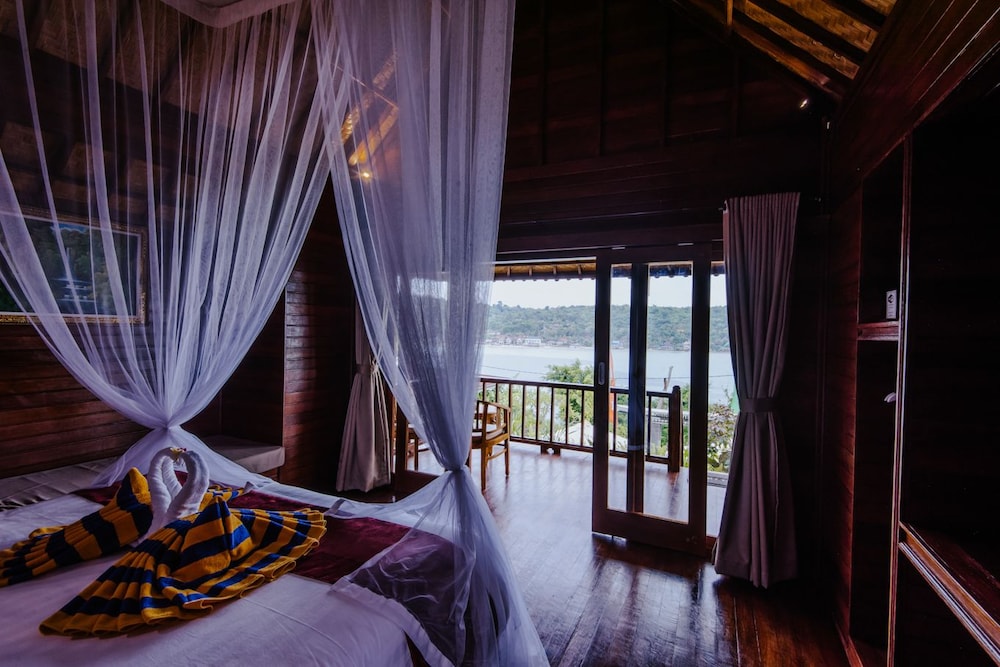 Sunday Huts Lembongan view 3