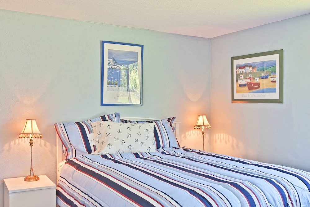 Ten Pines Cottage in Hoquiam