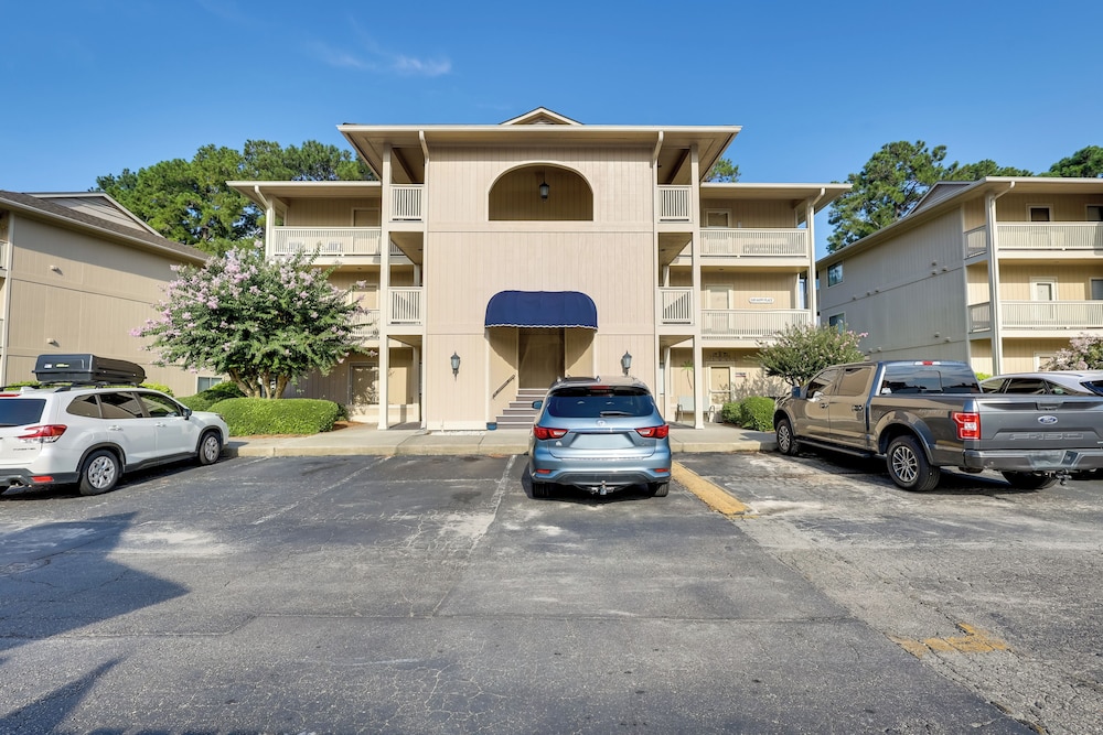 5 Mi to Cherry Grove Beach: Dog-friendly Condo!
