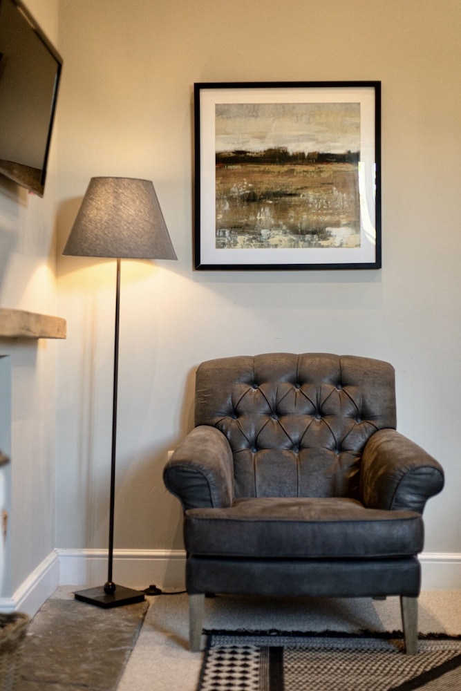 Aylesbury Vacations - The Five Arrows Hotel - Property Image 10