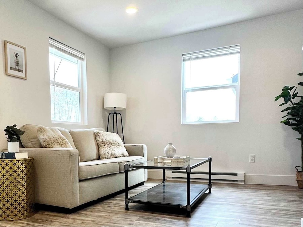 Astoria 4BR Nr Riverwalk Fishing Coastal Views