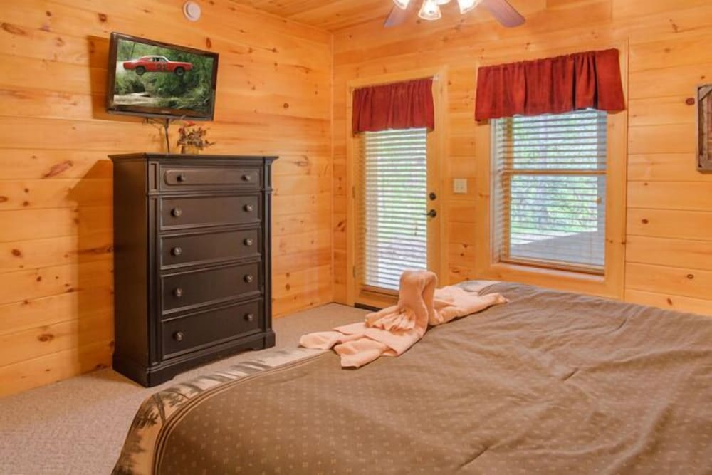 Peyton's Hideaway by Jackson Mountain Rentals view 4