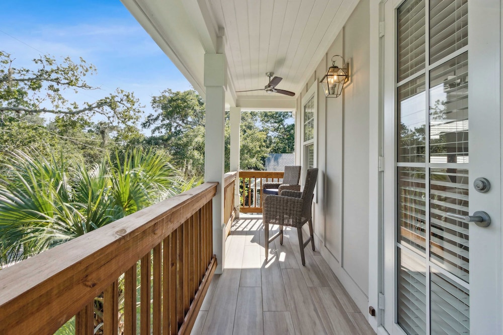 Serenity at Surfside by Avantstay Pool, Porches, Fire Pit & Arcade Near Vilano Beach