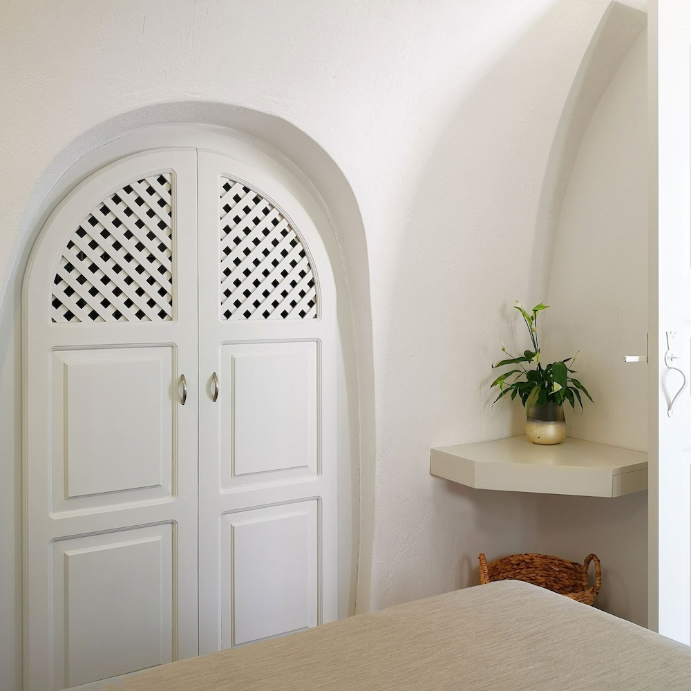 Spitia Tzitzi photo 2