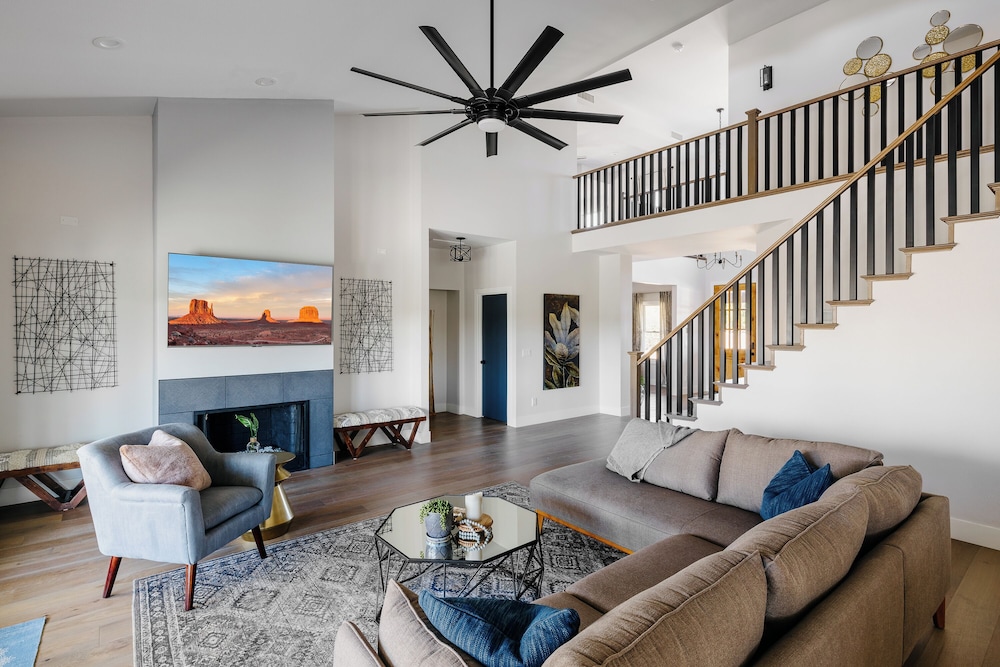 Majestic Mountain Mansion-heated Pool-guest House