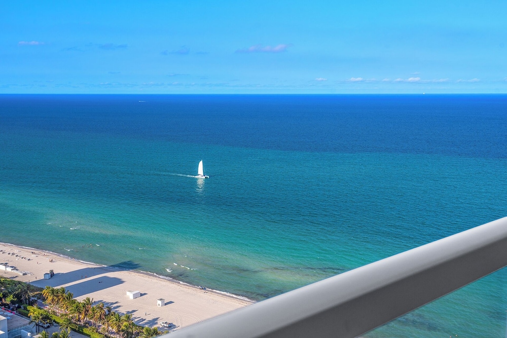 Luxury Vacation Rentals at Fontainebleau Miami Beach by LRMB