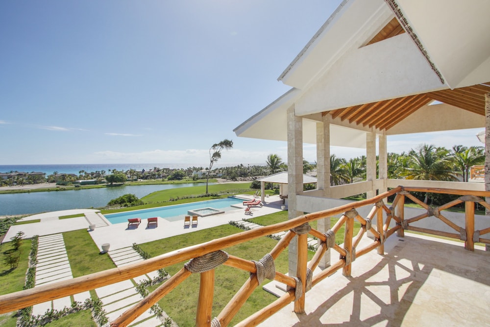 Stunning 6BR Villa With Ocean View in Cap Cana