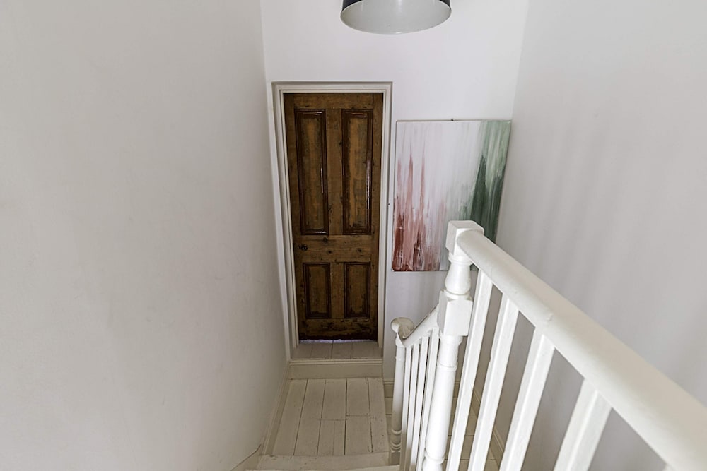 Hackney - Victoria Park: Generous 2 Bed Terrace