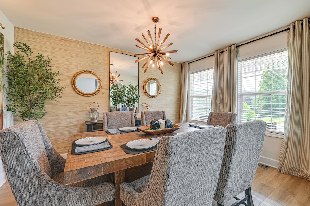 Pool, Lake Views, Dock & More: Mt Vernon Getaway