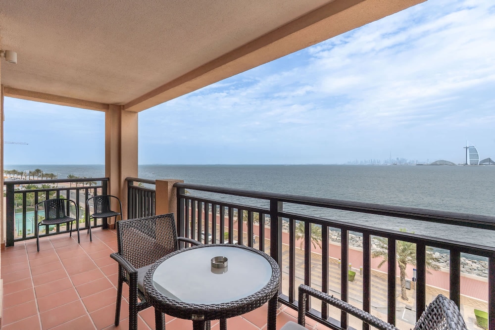 2 Bedroom With Beautiful Full Palm Waters Views