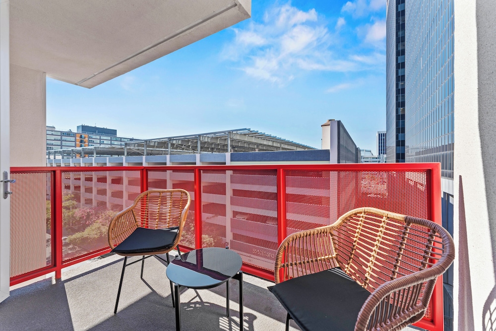 Stylish LA Studio Prime Location