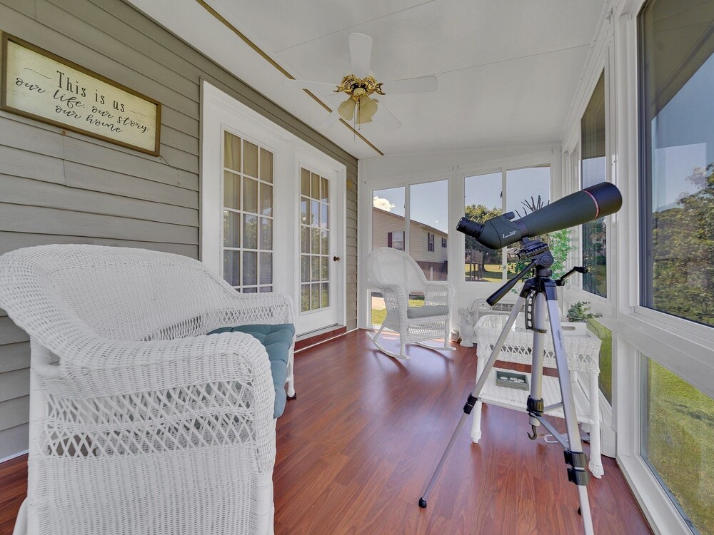 Smoky Mtn Retro 4 Bedroom Home