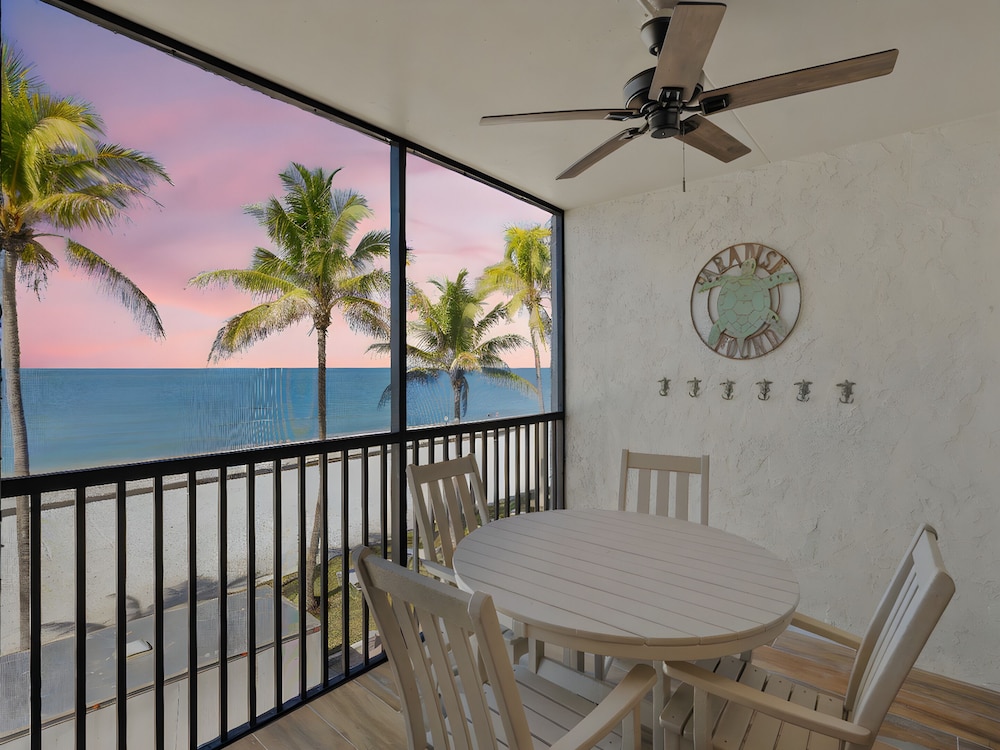Seaside 2 by Distinctive Beach Rentals