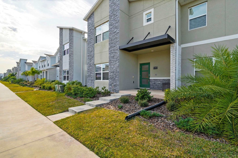 Spacious 5BR Home With Pool Near Top Attractions