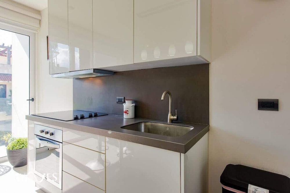 1 Rec. Steps From the Beach Rooftop Pool