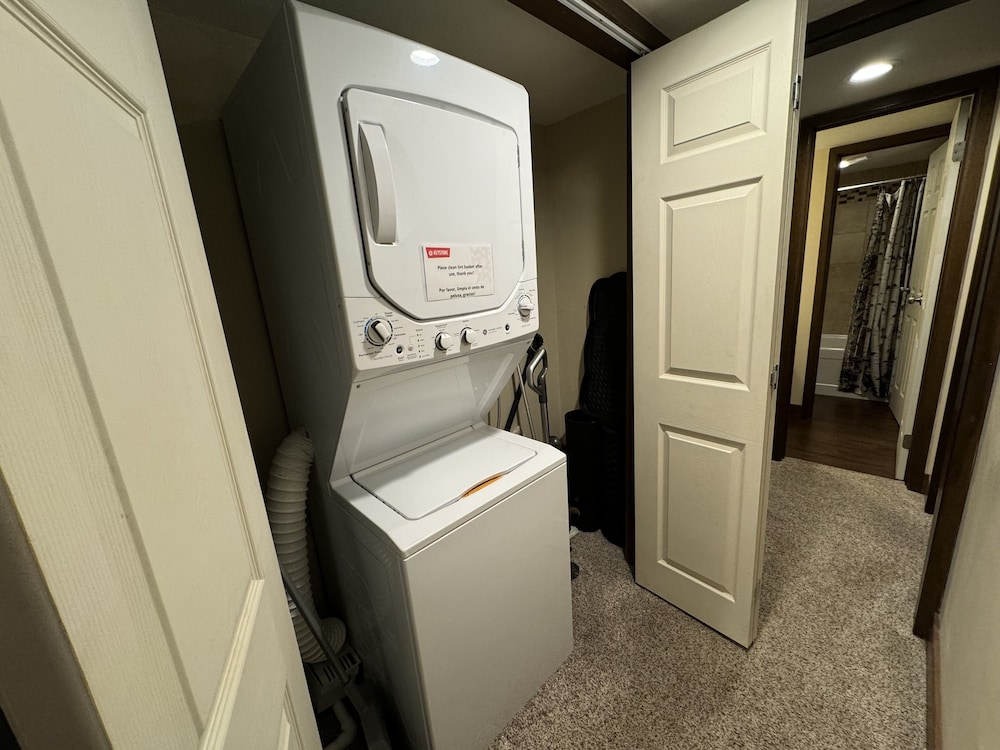Beautiful Renovated 3br In Keystone 3 Bedroom Condo