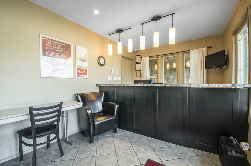 Econo Lodge Vernon view 5