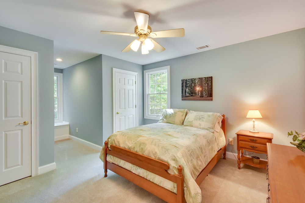 Lakefront Hartwell Retreat w/ Gas Grill  Deck! - Property Image 4