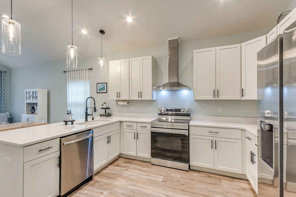 1 Mi to Dtwn: Pet-friendly Pensacola Getaway!
