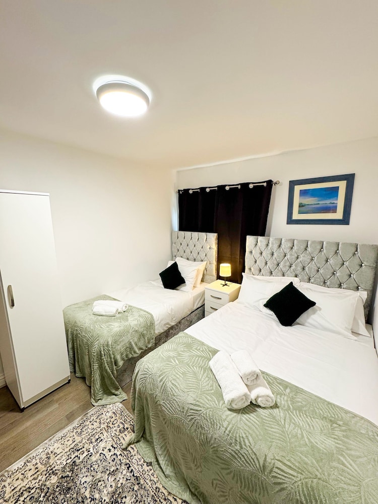 Heathrow Lodge B&B