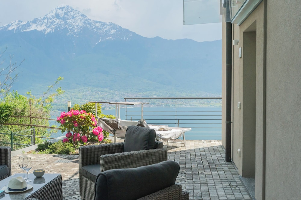 Blooms by the Lake by Rent all Como
