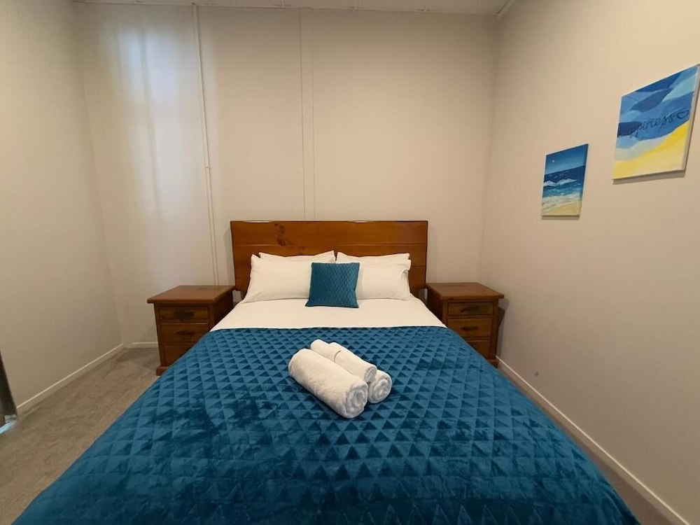free parking 2Bed family home in AKL CBD