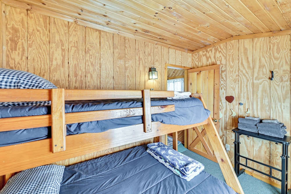 3 Mi to Catskill Scenic Trail: Stamford Cottage