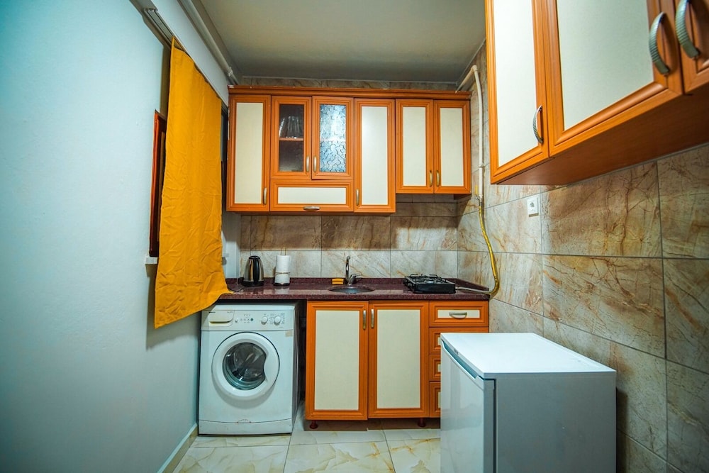 Yaghane Apartments