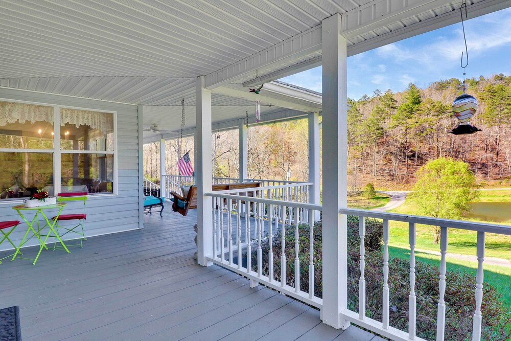 Spacious Murphy Home w/ Game Room + Fire Pit! view 4