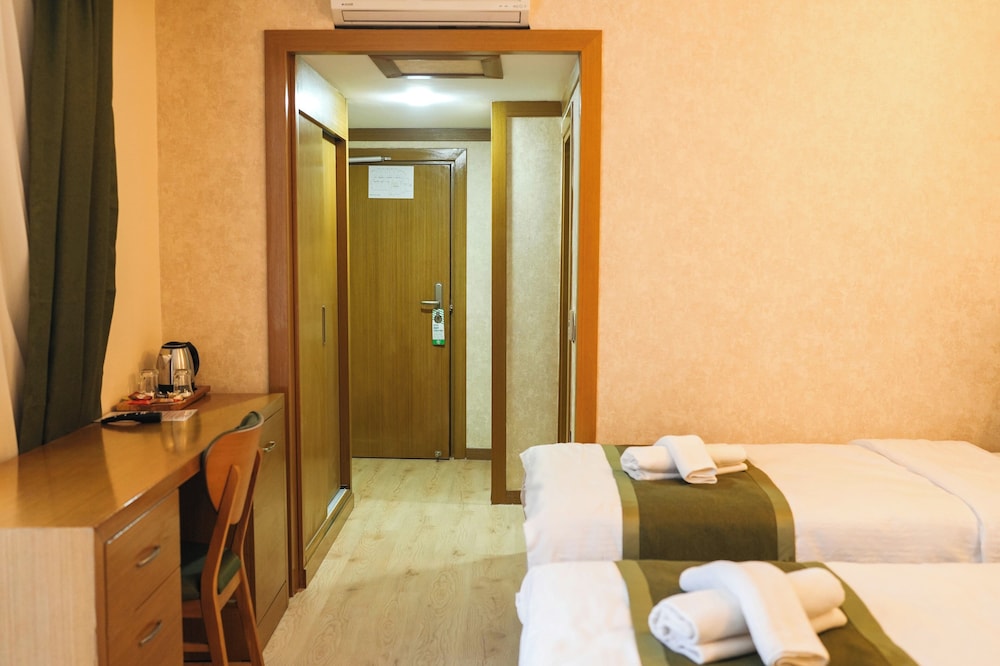 MONTELLA HOTEL