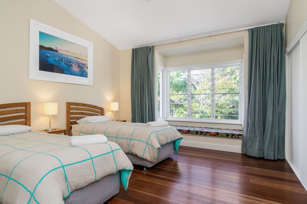 Your Luxury Escape - Away on Seaview view 4