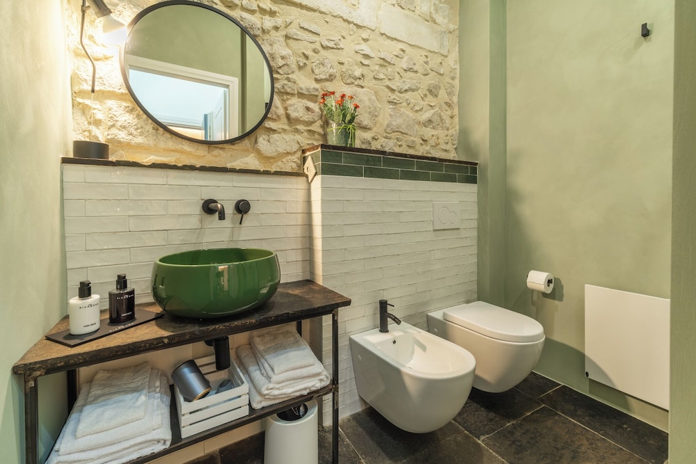 P43 Sicilian Suites