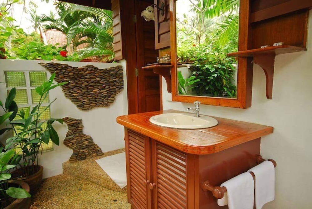 Baan Mai Beachfront Phuket Lone Island
