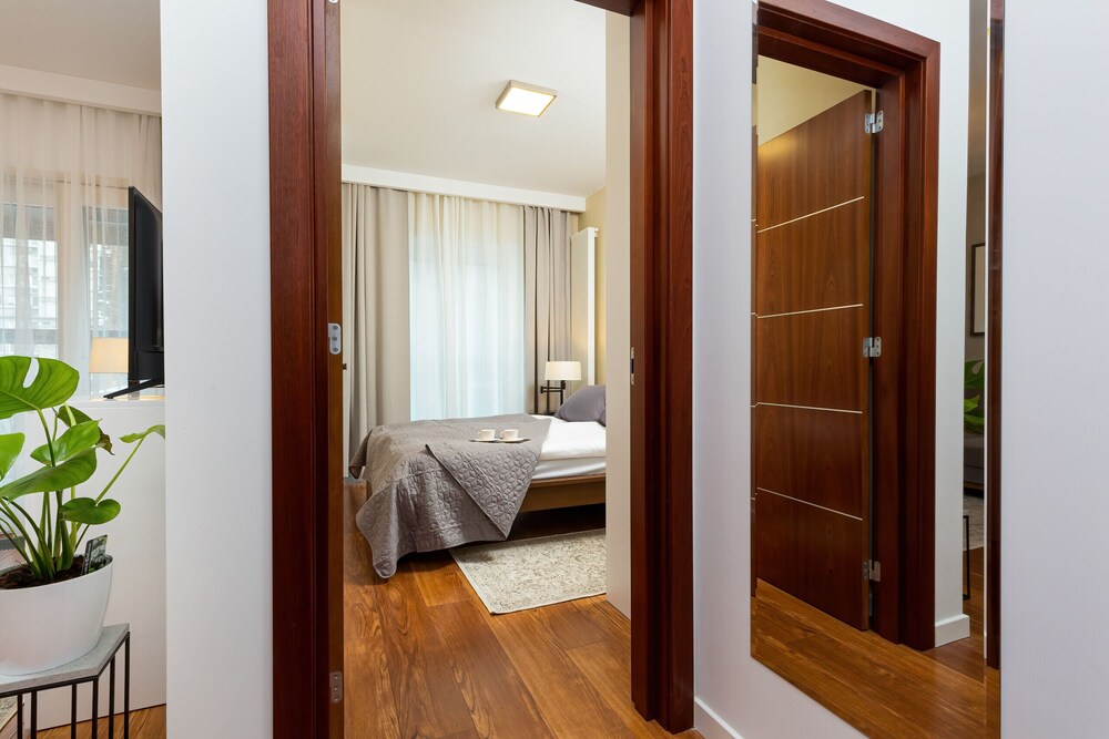 Royal Mennica Residence LUX by Renters view 5