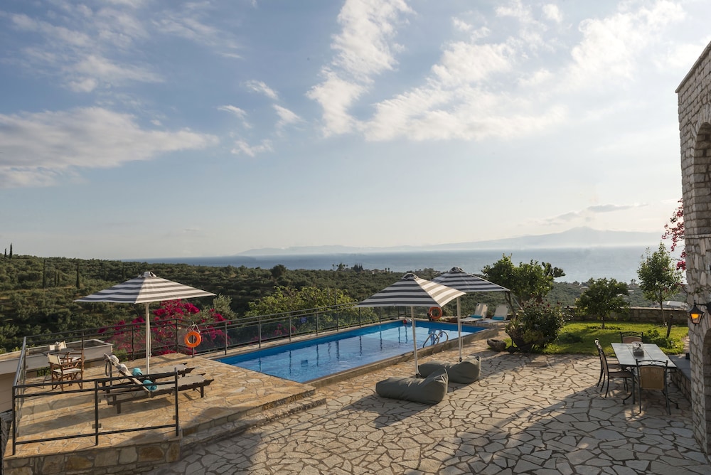 Majestic Chateau - Spectacular Seascapes & Pool