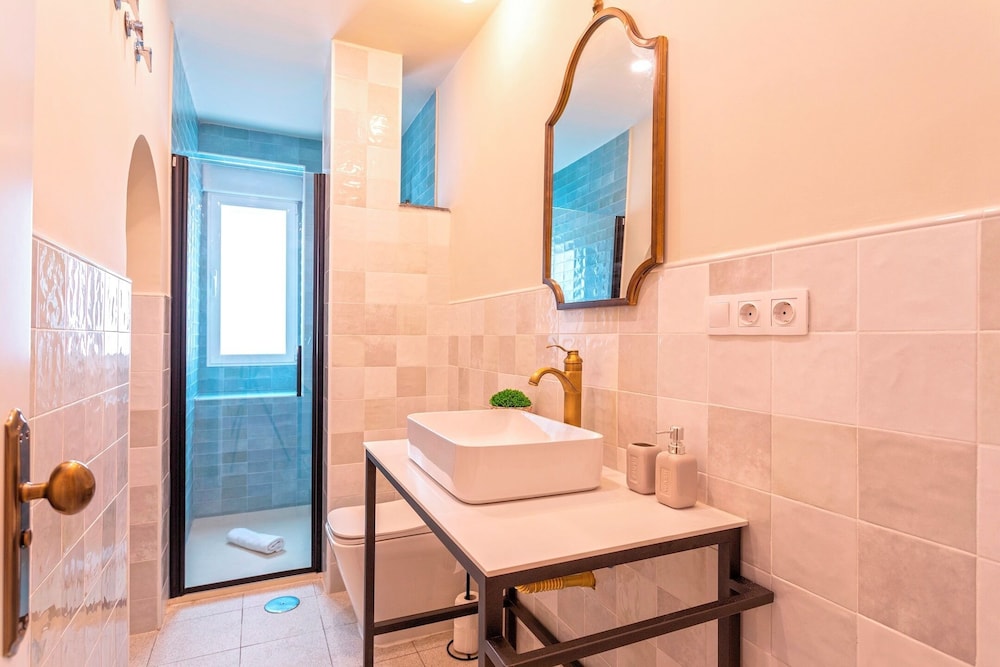 Wonderful 5-bedroom Apart in Granada. Recogidas II