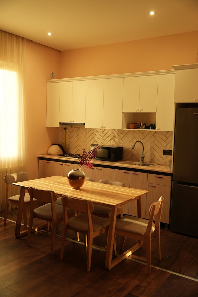 Aparan Guest House