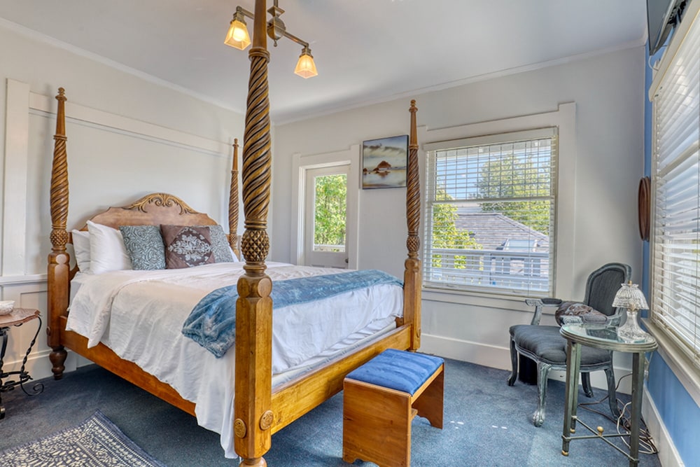 Walker’s Delight on Queen Anne