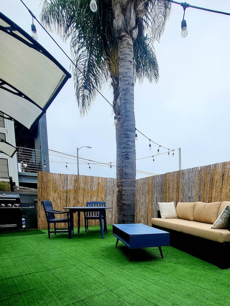 Indoor and Outdoor Venice Beach Living