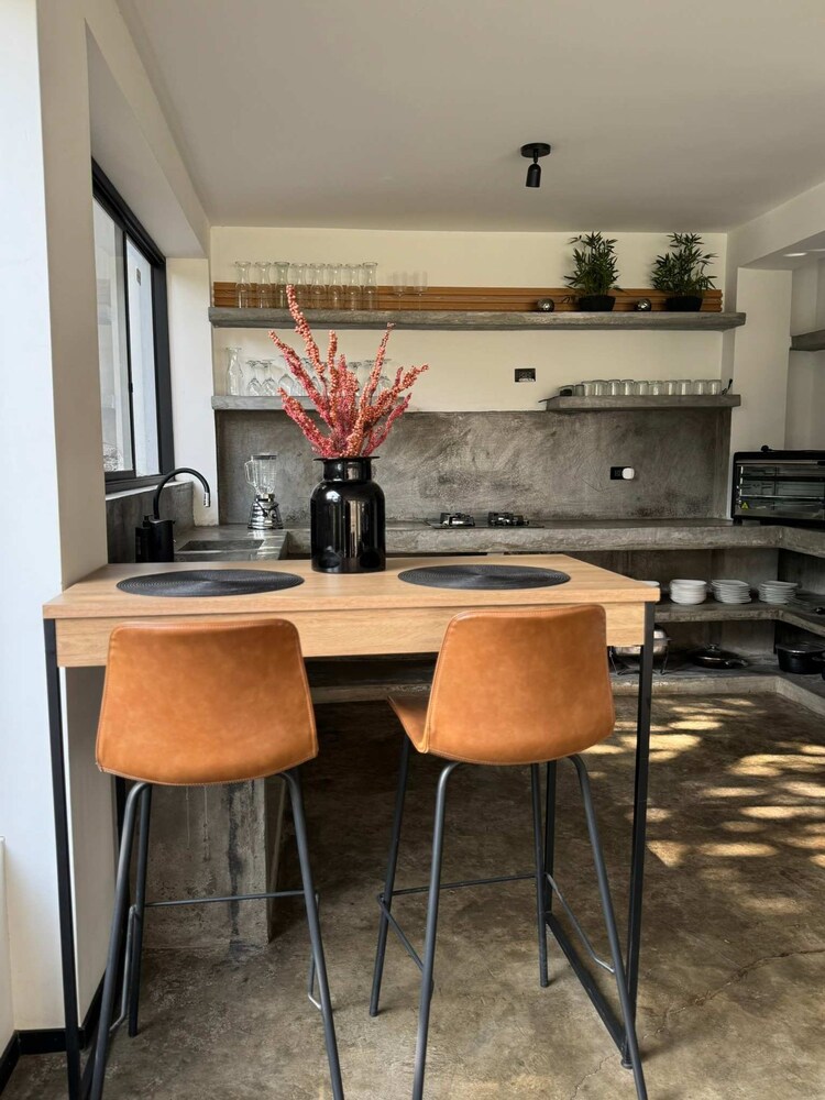 w Elegant 7BR Home w Pool in Santa Eualia