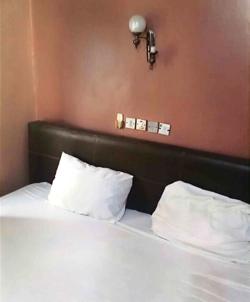 LEISURE SPRING HOTEL