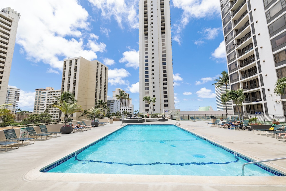 Waikiki Banyan 1BR