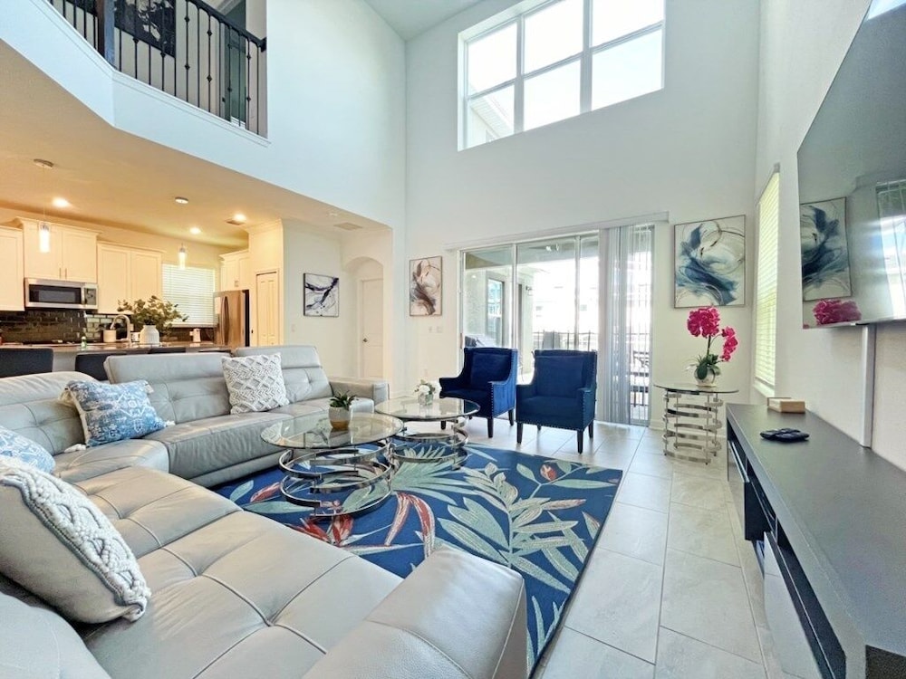 Champions Retreat 5 Bedroom Home by RedAwning