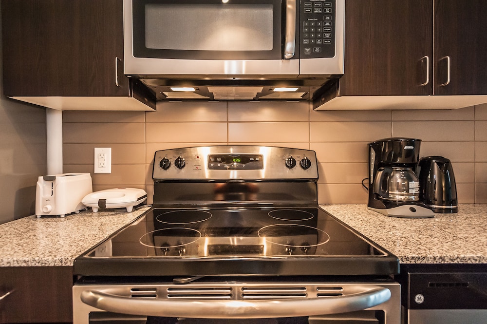 Life Suites - Fort York Central Condo - Image 5