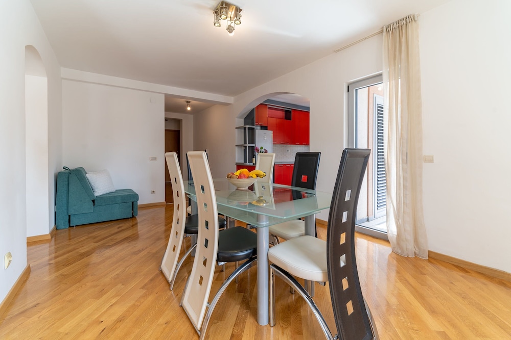 SMS Apartments