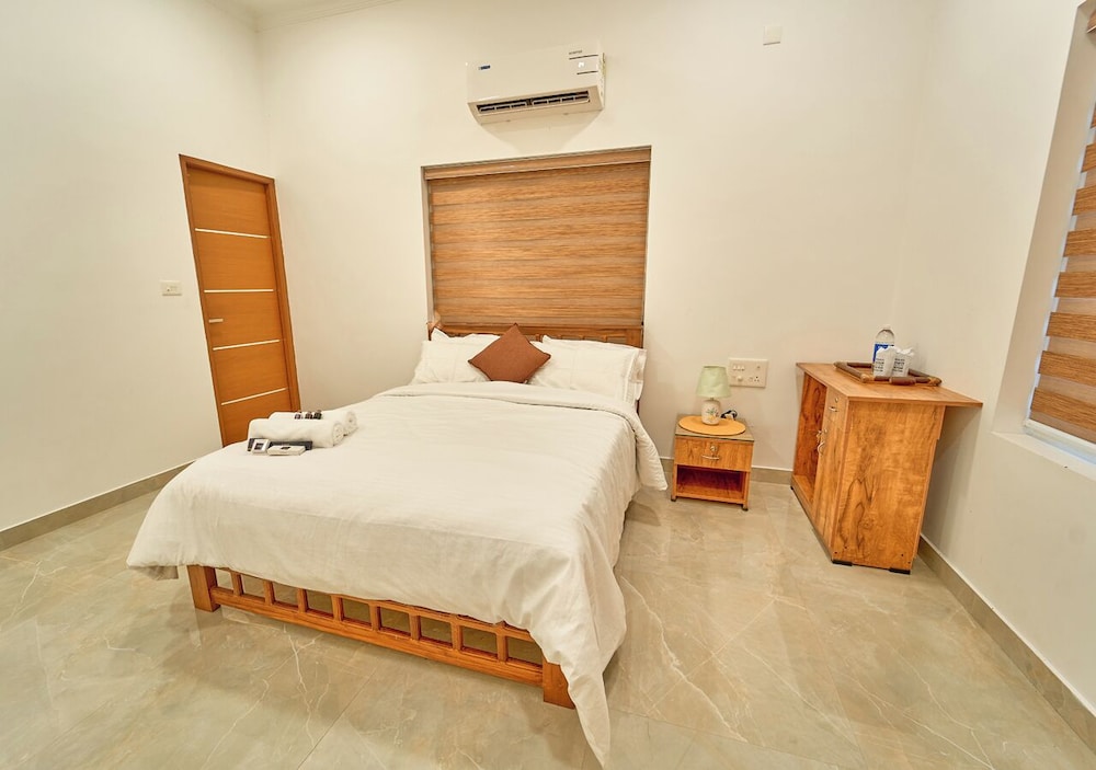 Ashtamudi Lake Villa by VOYE HOMES