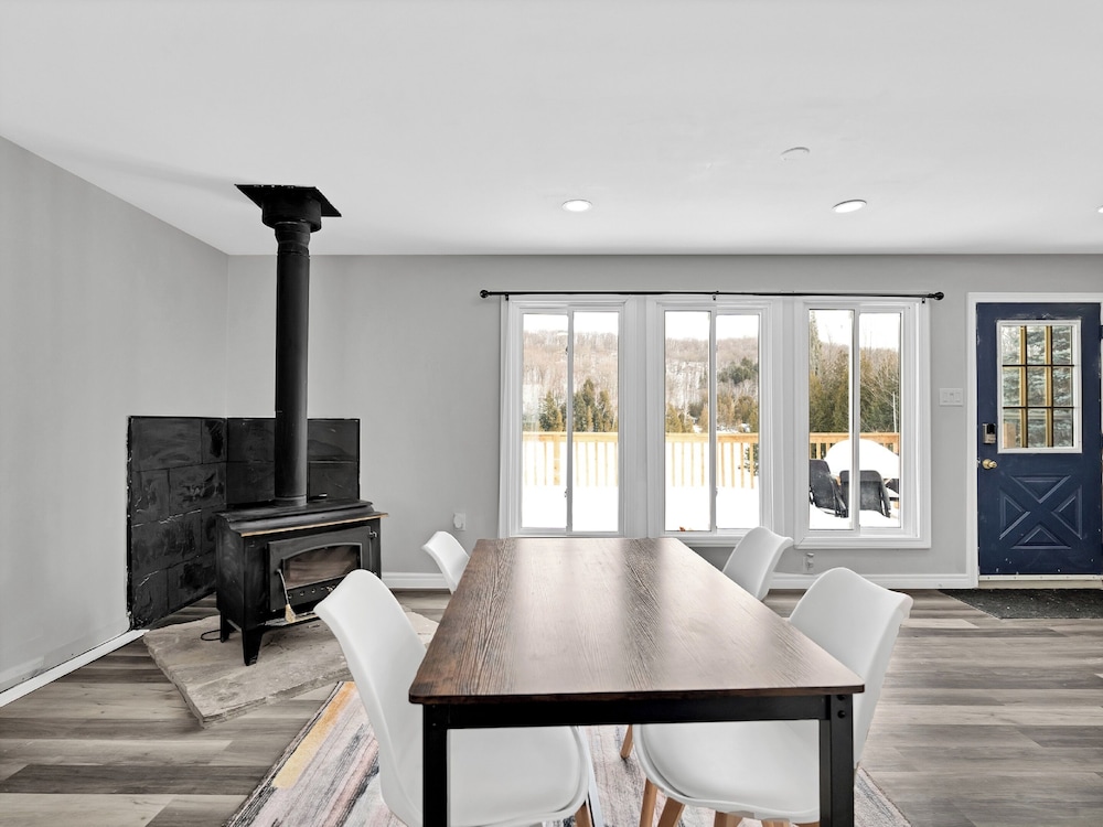 Quiet Spaciou Gorgeous Lakefront Cottage