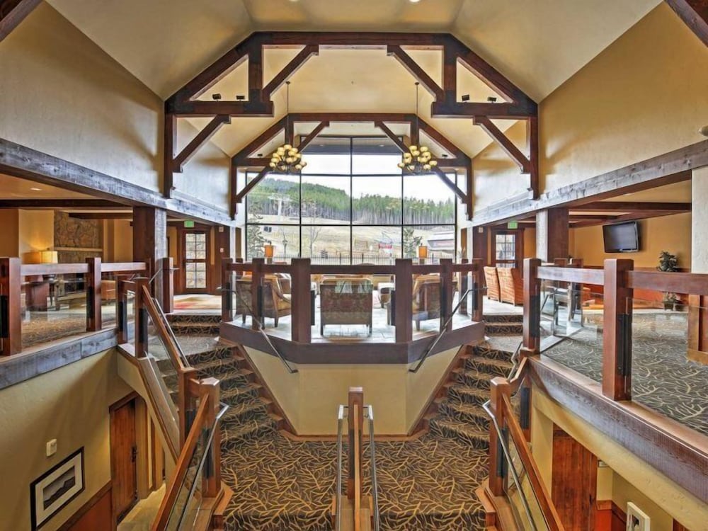 Luxury Ski-in/ski-out 1 Bedroom Condo at Crystal Peak Lodge at Peak 7